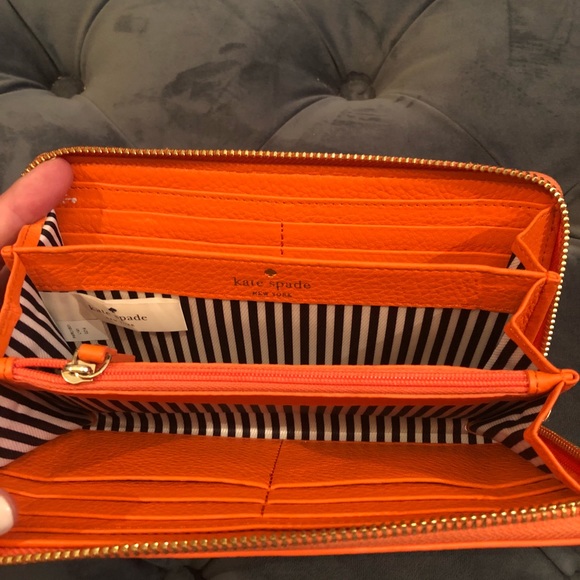 Kate Spade Orange Wallet - Picture 8 of 8